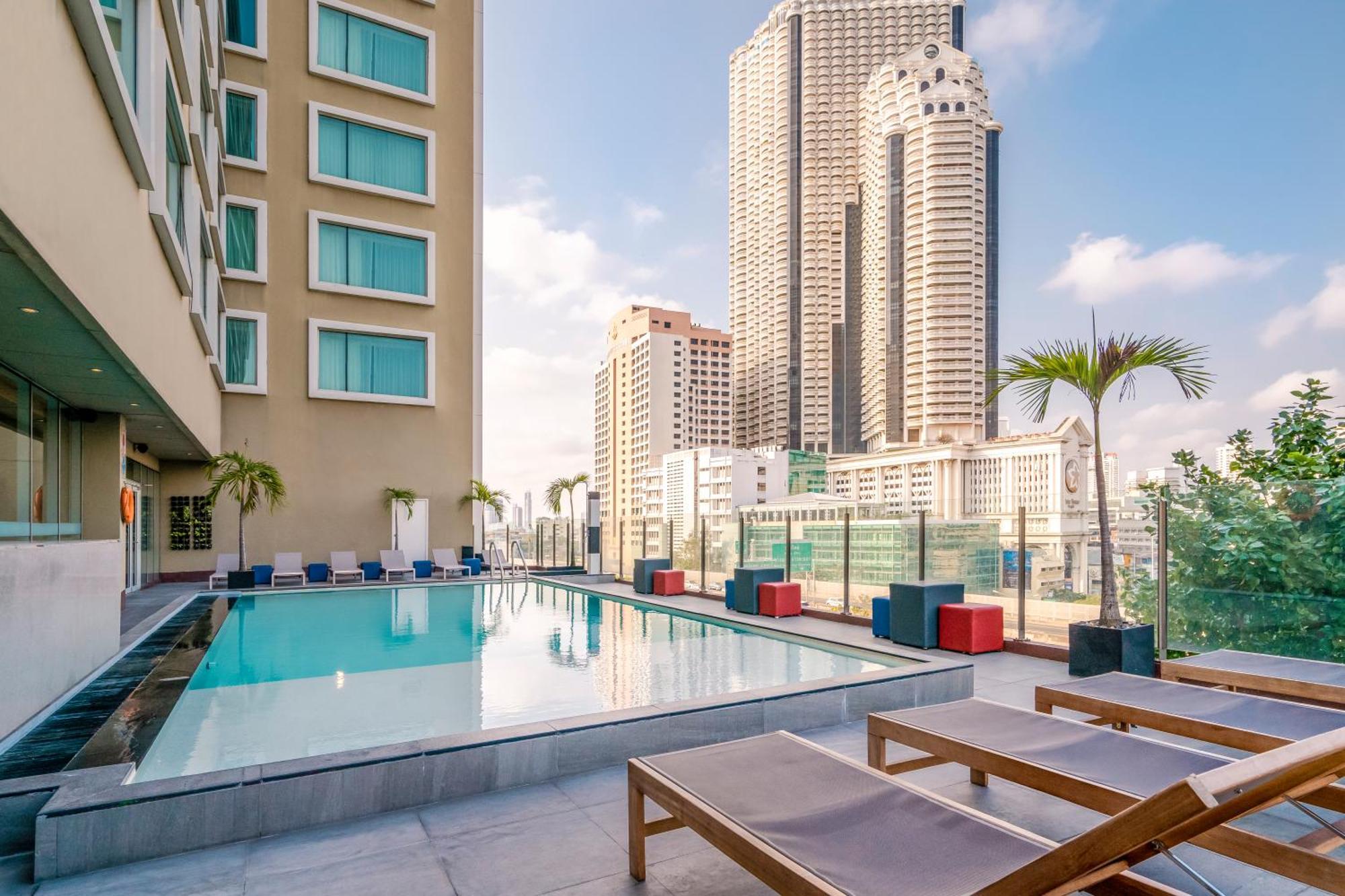 Hilton Garden Inn Bangkok Silom Exterior foto