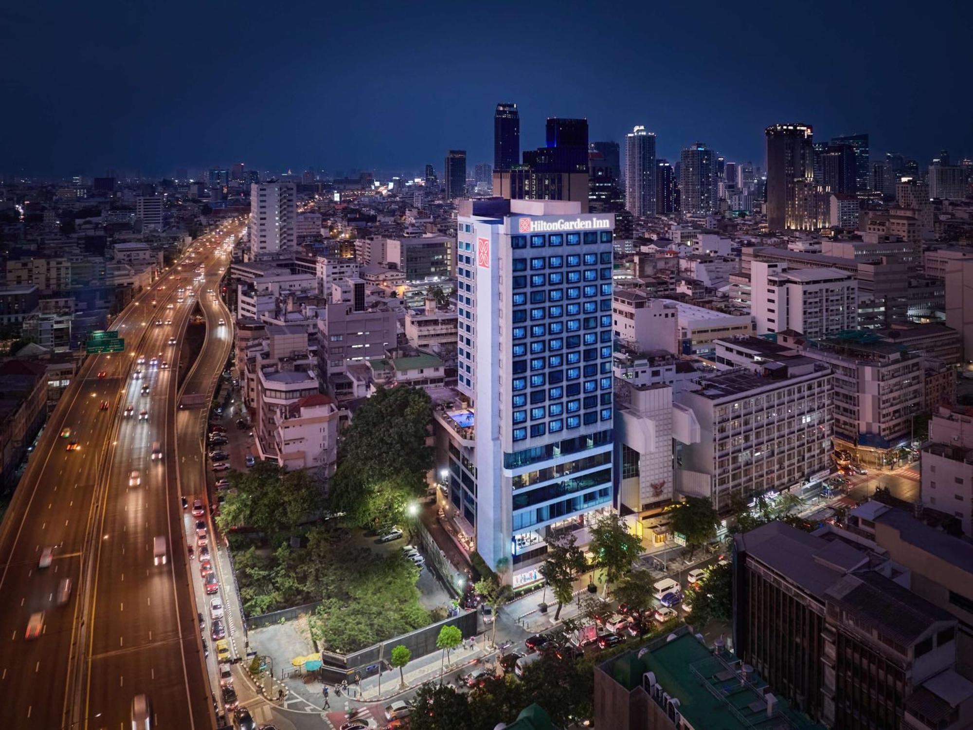 Hilton Garden Inn Bangkok Silom Exterior foto