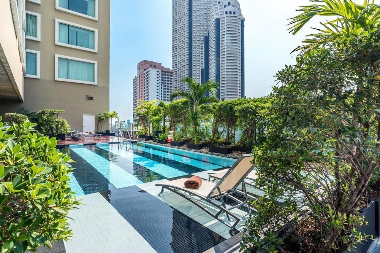 Hilton Garden Inn Bangkok Silom Exterior foto